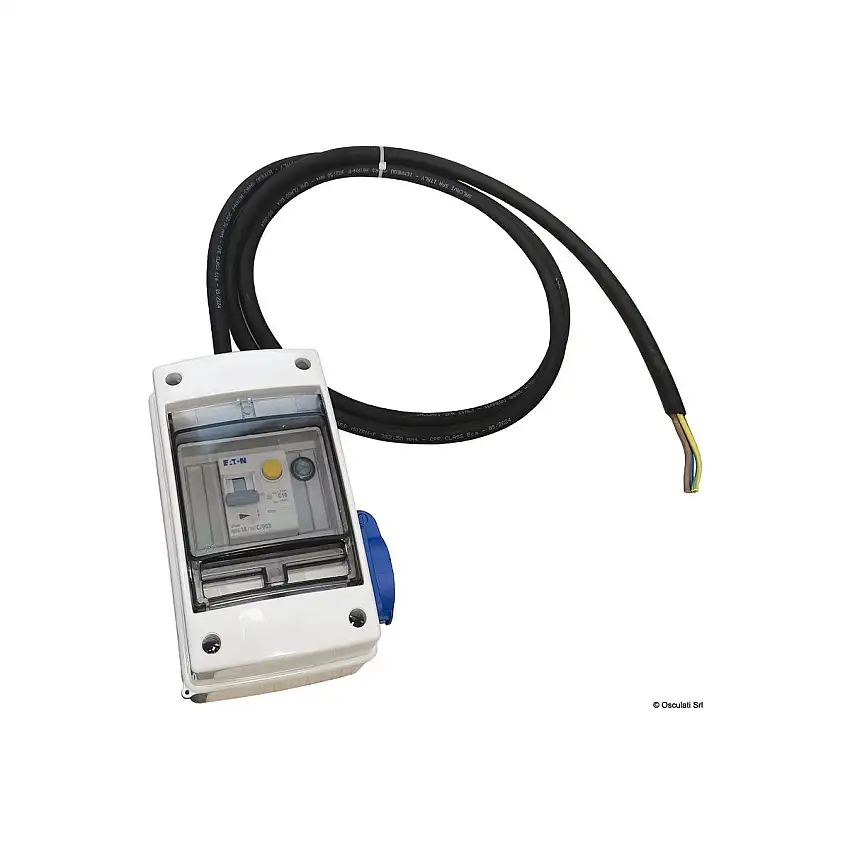 16 Un quadro elettrico con presa Schuko