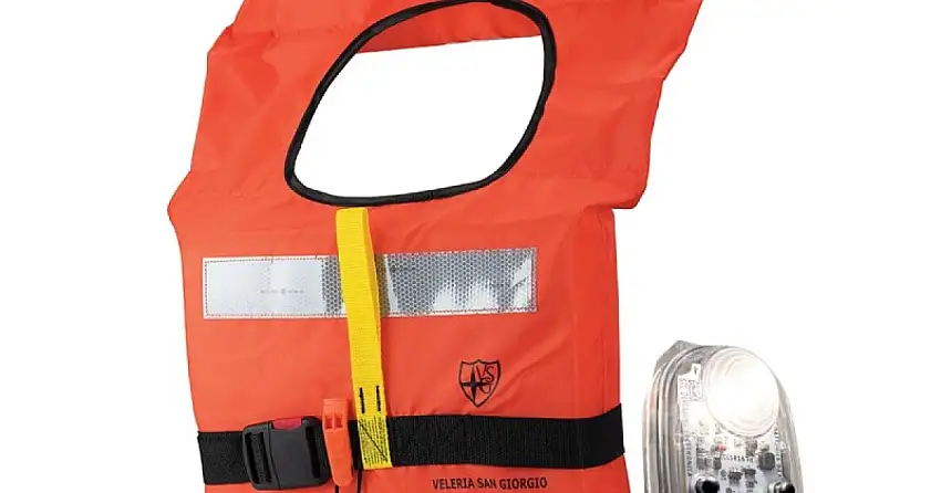 KIT PER 6 PERSONE GIUBBETTO 150N/LUCI SOLAS