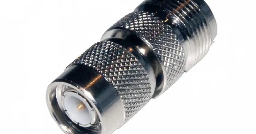 ADATTATORE PER ANTENNE VHF